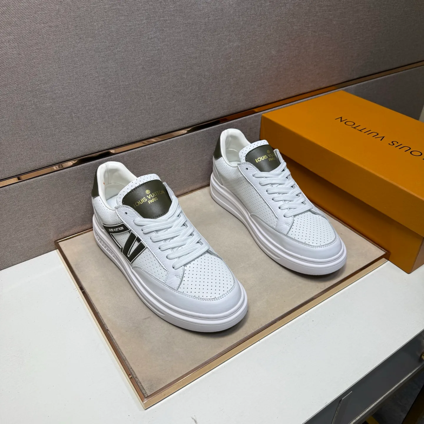 ⬛️Men's shoes 💰p420 [LV～] Men's casual shoes 2025z cabinet sales simultaneously 🔶Size: 38-44 #️⃣ 🔷6 colors🔜The upper is made of multi-material splicing ➕Genuine leather lining, comfortable and breathable, sole: original comfortable and wear-resistant outsole, ⚠️Real thing📱Photographed🎬The real thing is better📢📢📢